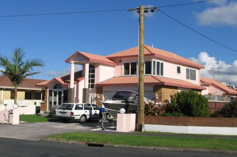 Photo of property in 16a Pine Road, Orewa, 0931