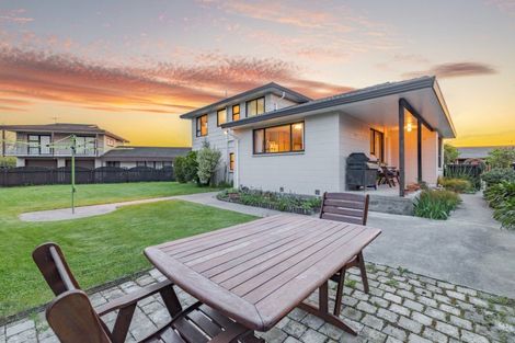 Photo of property in 8 Langham Place, Redwood, Christchurch, 8051
