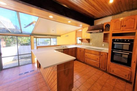 Photo of property in 62 Divich Avenue, Te Atatu South, Auckland, 0610