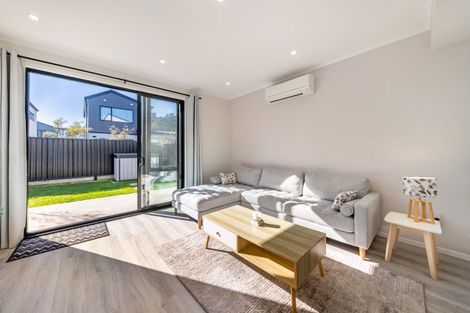 Photo of property in 5 Gloaming Lane, Wallaceville, Upper Hutt, 5018