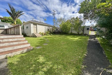 Photo of property in 2/26 Dallinghoe Crescent, Milford, Auckland, 0620