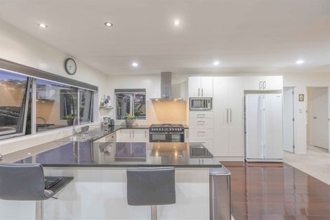 Photo of property in 13 Bintulu Place, Fairview Heights, Auckland, 0632