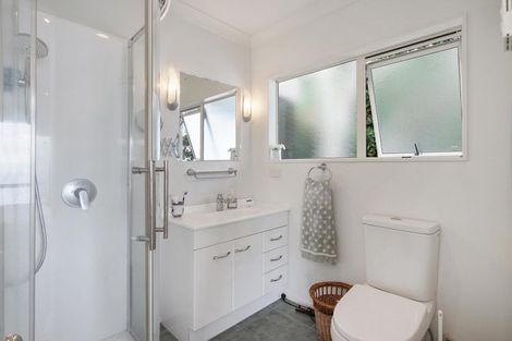 Photo of property in 16a Crispe Road, Clarks Beach, 2122