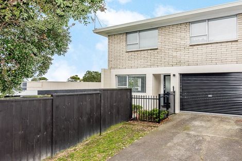 Photo of property in 1/81 West Coast Road, Glen Eden, Auckland, 0602