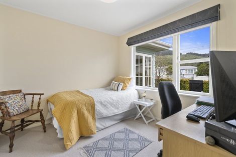 Photo of property in 28 Saint Johns Terrace, Tawa, Wellington, 5028