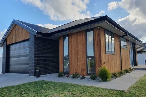 Photo of property in 15 Saint Michael Crescent, One Tree Point, 0118