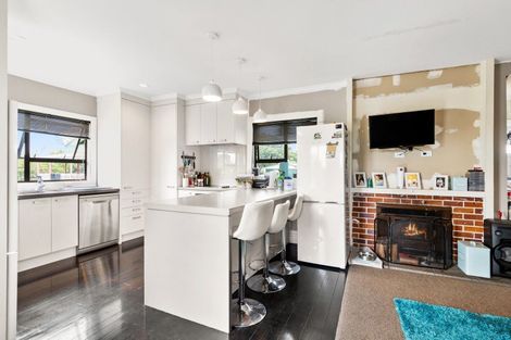 Photo of property in 13 Collingwood Road, Waiuku, 2123