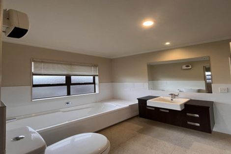 Photo of property in 8 Terrasini Drive, Flat Bush, Auckland, 2019