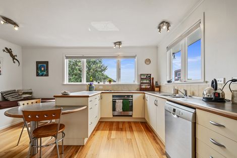 Photo of property in 6 Boler Place, New Lynn, Auckland, 0600