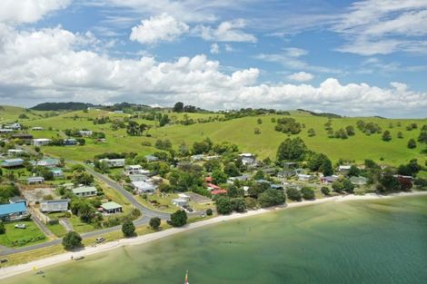 Photo of property in 20 The Strand, Whakapirau, 0583