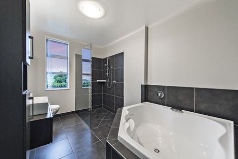 Photo of property in 2 Redcliffs View Lane, Redcliffs, Christchurch, 8081