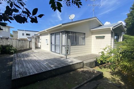 Photo of property in 2/30 Cockayne Crescent, Sunnynook, Auckland, 0620