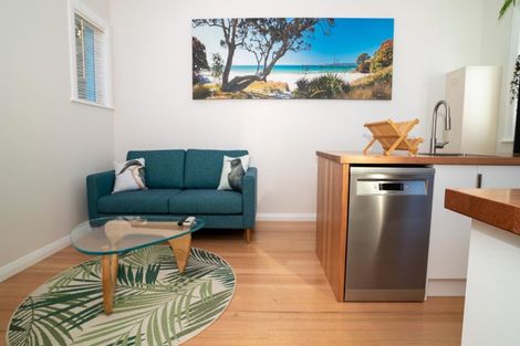 Photo of property in 197 Sutherland Road, Lyall Bay, Wellington, 6022