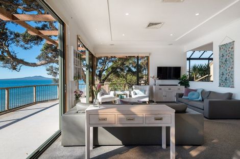 Photo of property in 19 View Road, Campbells Bay, Auckland, 0630