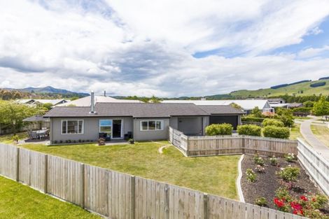 Photo of property in 28 Montgomery Crescent, Kinloch, Taupo, 3377