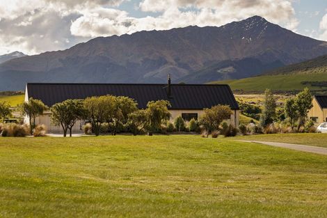 Photo of property in 16 Cunninghams Drive, Jacks Point, Queenstown, 9371