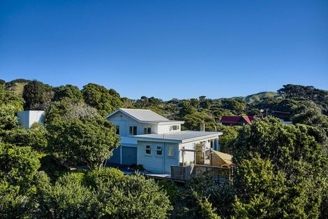 Photo of property in 5 Te Pari Pari Road, Pukerua Bay, 5026