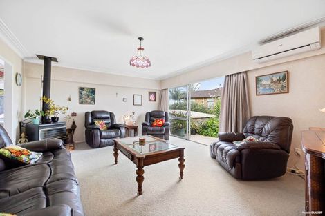 Photo of property in 16 Kurnell Drive, Botany Downs, Auckland, 2010