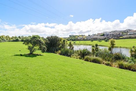 Photo of property in 12 Mediterranean Way, Goodwood Heights, Auckland, 2105