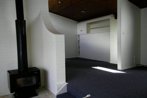 Photo of property in 2/21 Howard Road, Northcote, Auckland, 0627
