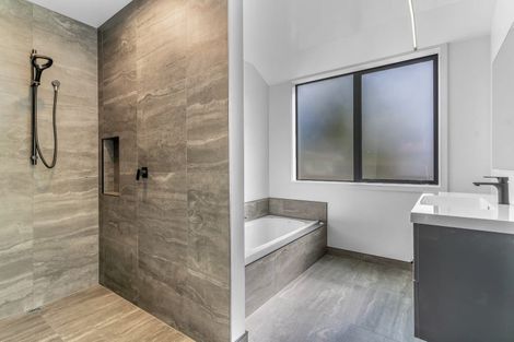 Photo of property in 33 Home Street, Winton, 9720