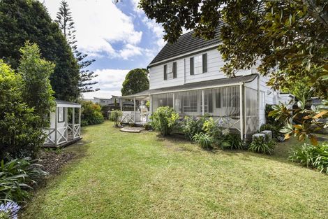 Photo of property in 2/1 Cascades Road, Pakuranga Heights, Auckland, 2010