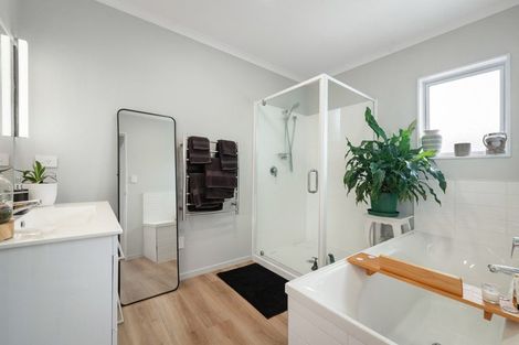 Photo of property in 6 Reel Road, Athenree, Waihi Beach, 3611