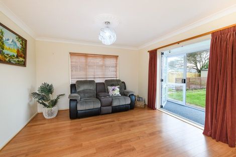 Photo of property in 2 Rosebank Avenue, Kelvin Grove, Palmerston North, 4414