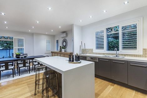 Photo of property in 270 Hurstmere Road, Takapuna, Auckland, 0622