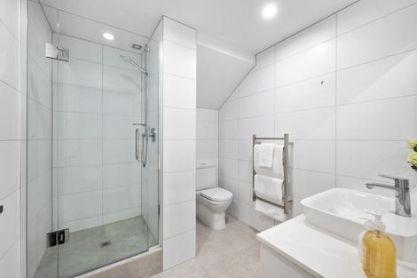 Photo of property in 27 Shelly Beach Parade, Cockle Bay, Auckland, 2014