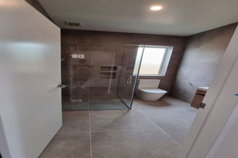 Photo of property in 1c Taupiko Place, Green Bay, Auckland, 0604