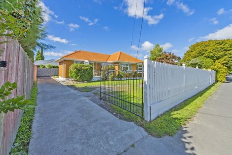 Photo of property in 15 Middlepark Road, Sockburn, Christchurch, 8042