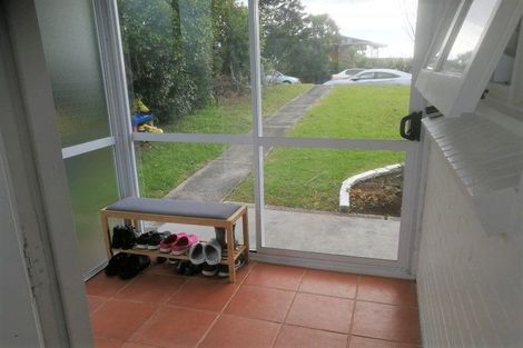 Photo of property in 1/24 Knights Road, Rothesay Bay, Auckland, 0630