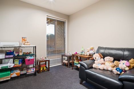 Photo of property in 15 Len Hale Place, Parklands, Christchurch, 8083