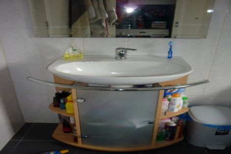 Photo of property in 64a Golf Road, New Lynn, Auckland, 0600