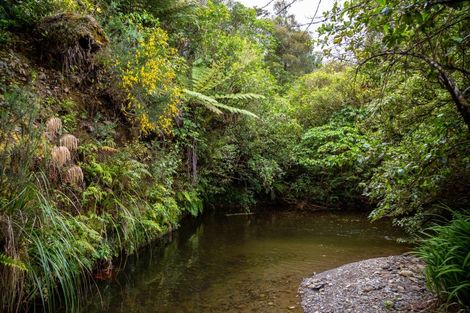 Photo of property in 1789 State Highway 2, Kaitoke, Upper Hutt, 5018