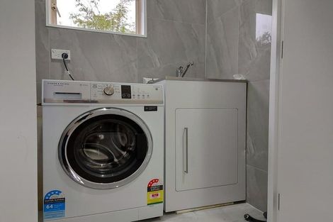 Photo of property in 17 Burgundy Park Avenue, Henderson, Auckland, 0612