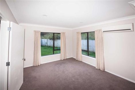 Photo of property in 27 Gifford Grove, Churton Park, Wellington, 6037