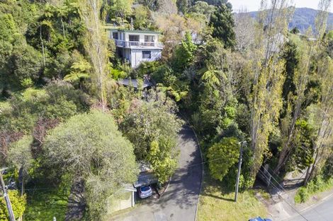 Photo of property in 46 Pinehaven Road, Pinehaven, Upper Hutt, 5019