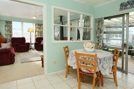 Photo of property in 137 Flanshaw Road, Te Atatu South, Auckland, 0610