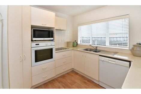 Photo of property in 8 Chalmers Close, Orewa, 0931