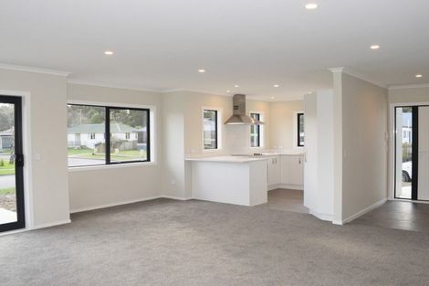 Photo of property in 2 Kingi Te Ahoaho Place, Otaki, 5512