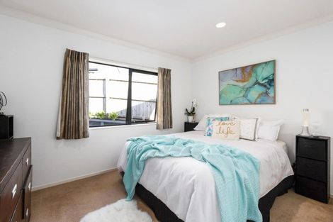 Photo of property in 34 Byblos Place, The Gardens, Auckland, 2105