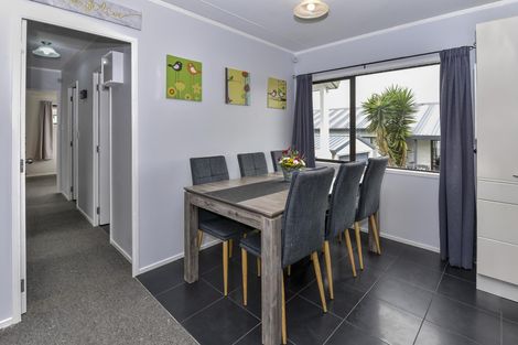 Photo of property in 3a Nerissa Place, Randwick Park, Auckland, 2105