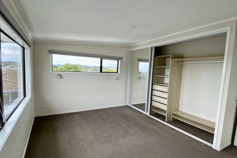 Photo of property in 11 Sumich Place, West Harbour, Auckland, 0618