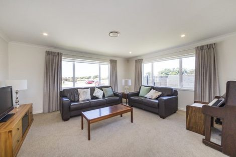 Photo of property in 2 Hydrangea Lane, Milson, Palmerston North, 4414