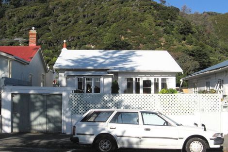 Photo of property in 63 Marine Parade, Eastbourne, Lower Hutt, 5013