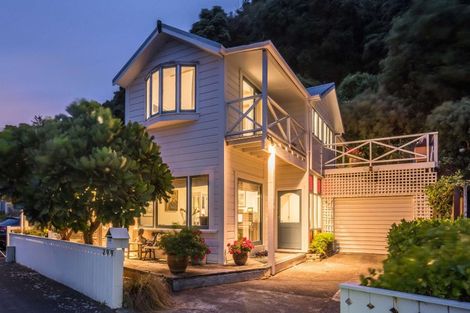 Photo of property in 299 Karaka Bay Road, Karaka Bays, Wellington, 6022