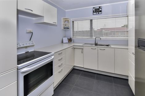 Photo of property in 3a Nerissa Place, Randwick Park, Auckland, 2105