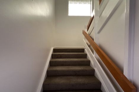 Photo of property in 32 Essex Street, Te Atatu South, Auckland, 0610